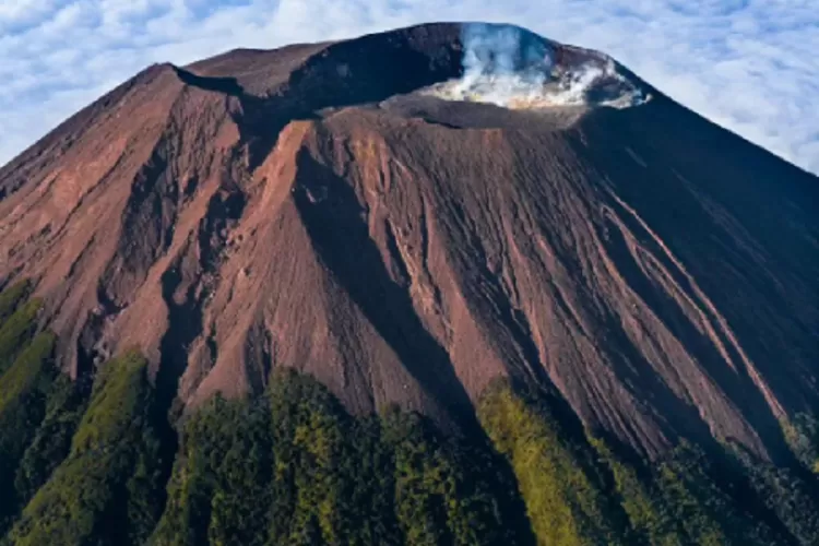 Fakta Fakta Gunung Slamet Dan Mitos Ramalan Jayabaya Pojok Satu 