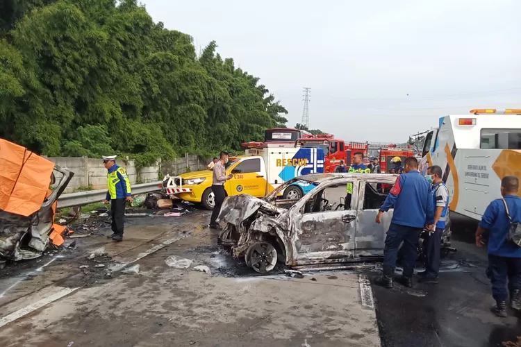 Tujuh Korban Kecelakaan Bus Tol Cikampek Dalam Kondisi Hancur ...