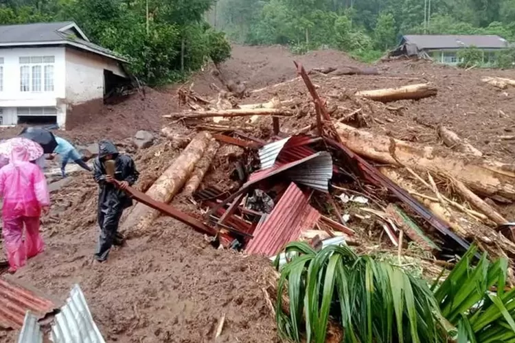 BPBD Ungkap Korban Banjir Bandang Di 3 Wilayah Sumbar Capai 27 Orang ...