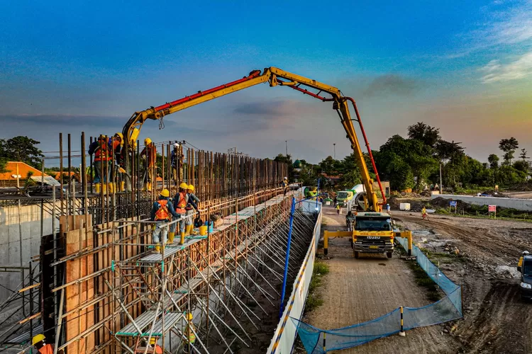 Pembangunan Jalan Tol Probolinggo Banyuwangi Tahap Capai Jasa