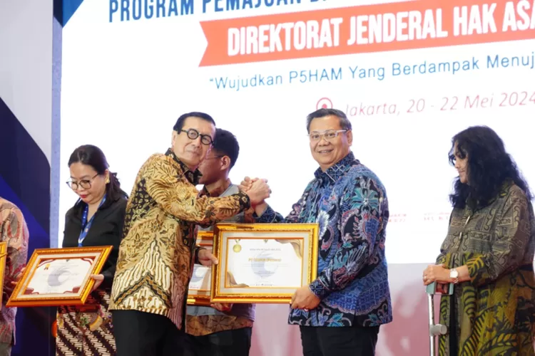 Dukung Kesejahteraan ASN Hingga Masa Pensiun, TASPEN Raih Penghargaan ...