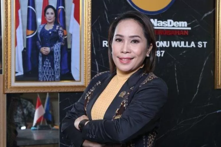 Profil Ratu Ngadu Bonu Wulla, Caleg Nasdem Yang Mundur Usai Kalahkan ...