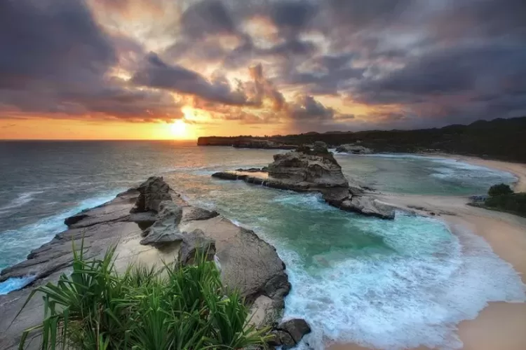 Berikut Ini Rekomendasi Seru Destinasi Wisata Pacitan Yang Mengagumkan Dan Penuh Spot Foto