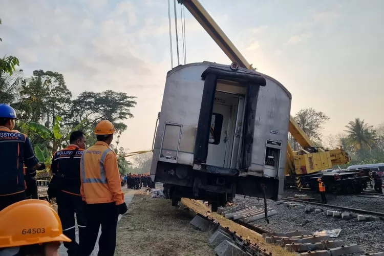 Jalur Sentolo-Wates Sudah Dapat Dilalui, Kereta Api Mulai Lewati ...