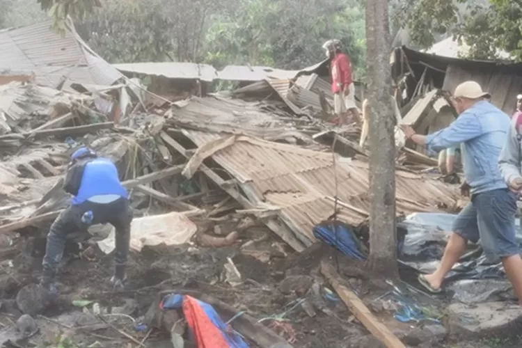 Kemensos Distribusikan Logistik Tangani Erupsi Gunung Lewotobi Laki-Laki