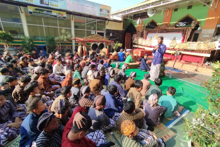 Hari Wayang Nasional, ‘Pandawa Cerdas’ Ajak Siswa SD Muhammadiyah Suronatan Rajin Ngaji