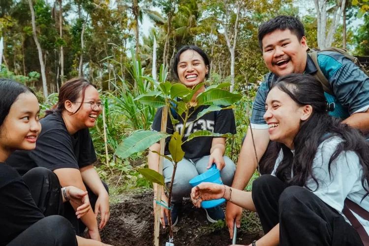 UAJY dan Bakti Lingkungan Djarum Foundation Tanam Ratusan Pohon di Lahan Kalikepek Kulonprogo