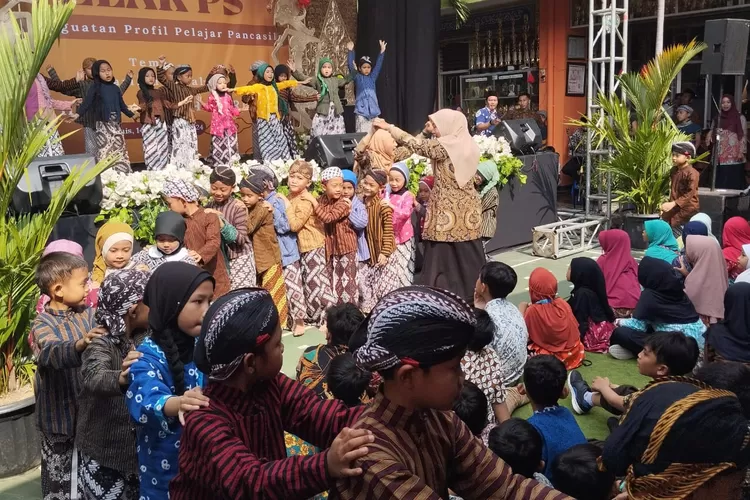 Pentas P5 SD Muhammadiyah Suronatan, Ada Dolanan Anak Hingga Peragaan Busana