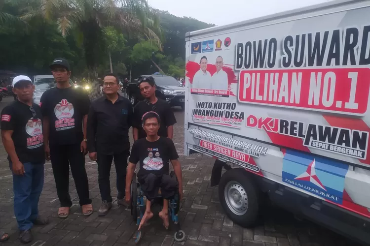 Relawan Bowo-Suwardi Tarik Simpati dengan Tambal Ban Gratis