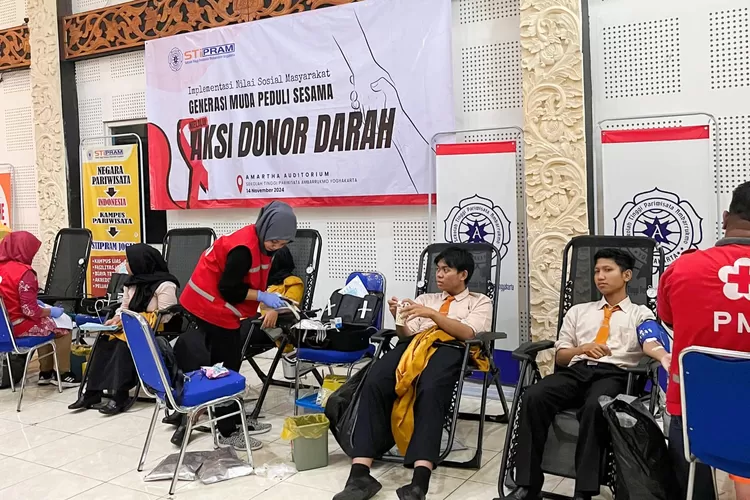 Tanamkan Nilai Sosial, Mahasiswa STIPRAM Ikut Donor Darah