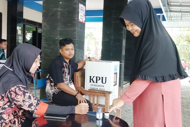 Hasil Perolehan Suara Pilkada Kulonprogo Paslon 01 Agung - Ambar Sementara Unggul