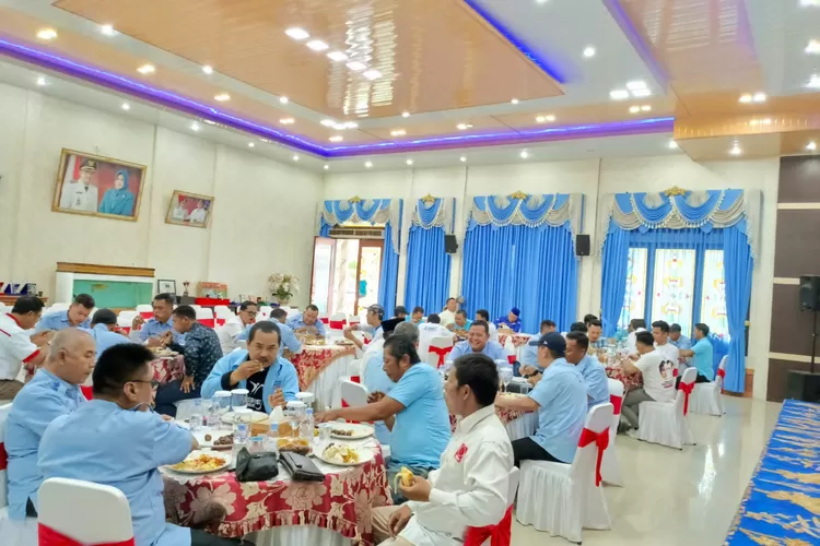 Beredar Foto Tkd Prabowo Gibran Makan Siang Di Rumah Dinas Bupati