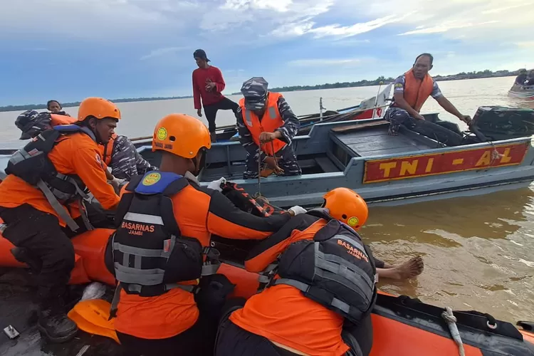 Hari Kedua Pencarian Tim Sar Gabungan Temukan Korban Tenggelam Di Sungai Berbak Metro Jambi