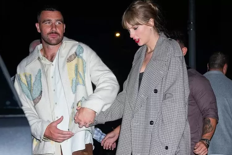 Gemas, Taylor Swift Dan Travis Kelce Terlihat Bergandengan Tangan Di