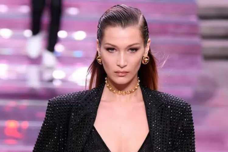 Bella Hadid Konsisten Dukung Palestina, Tak Takut Karier Model Hancur