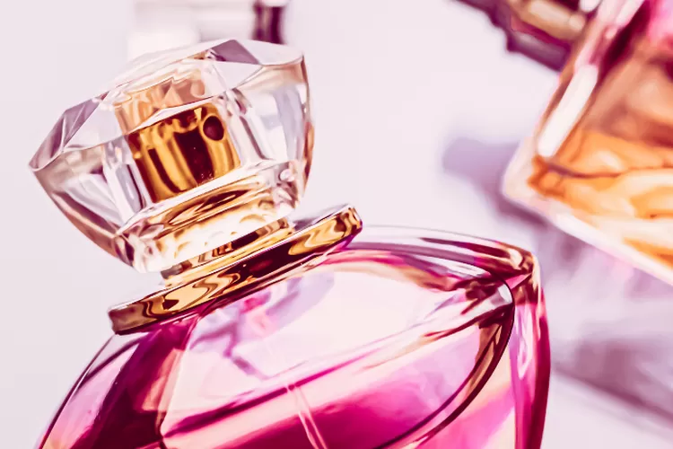 7 Rekomendasi Parfum Wanita Yang Cocok Dijadikan Hadiah Untuk Pasangan ...