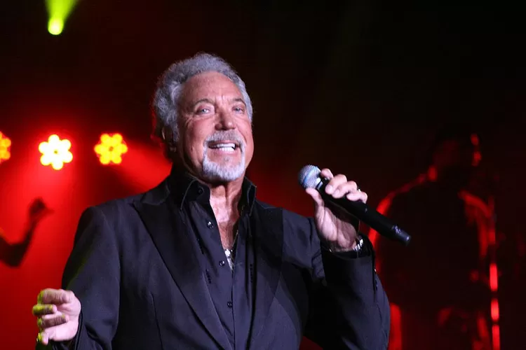 Penyanyi Legenda Tom Jones Siap Gelar Konser Di Jakarta, Intip Jadwal