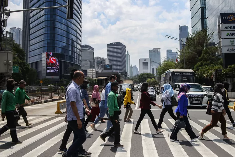 Ramalan Cuaca Ibu Kota, Waspada Hujan Disertai Petir di Jakarta Selatan dan Timur