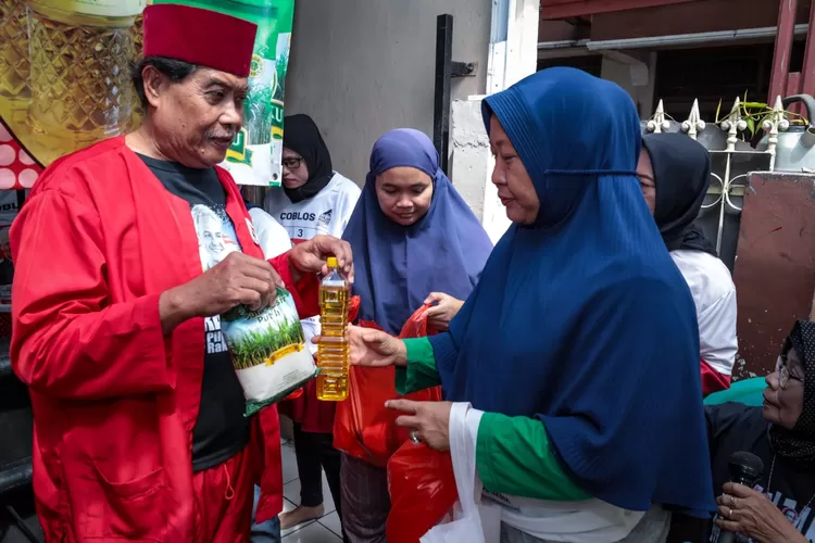 Bantu Warga Prasejahtera Di Jaksel, Keluarga Besar Betawi Keren Dukung ...