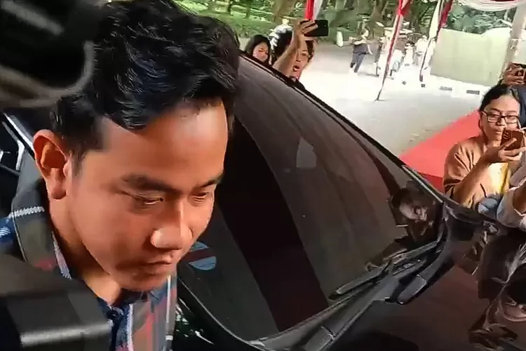 Gibran Bukan Penghalang Untuk Pdip Buka Peluang Koalisi Akurat