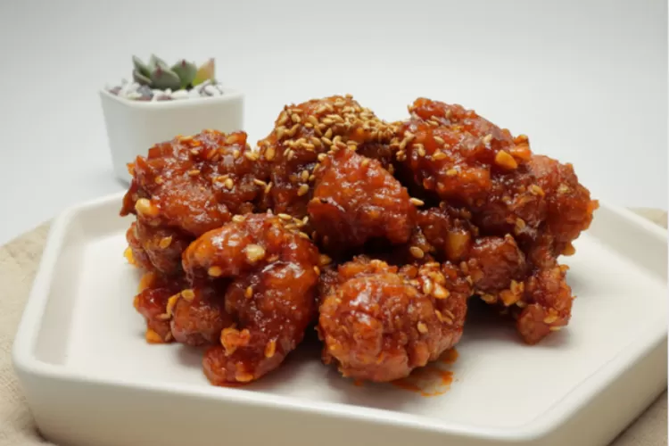 Resep Dakgangjeong, Ayam Goreng Khas Korea Selatan Yang Cocok Jadi Menu ...