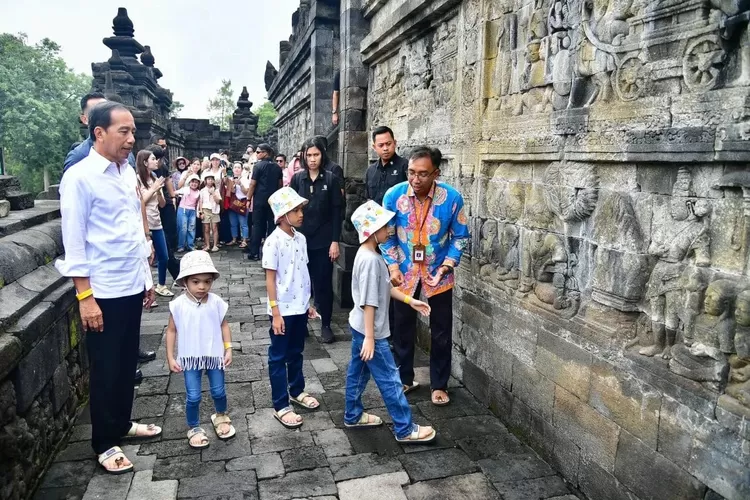 Ajak Cucu Jalan-jalan ke Candi Borobudur, Jokowi Singgung Pembatasan Jumlah Pengunjung