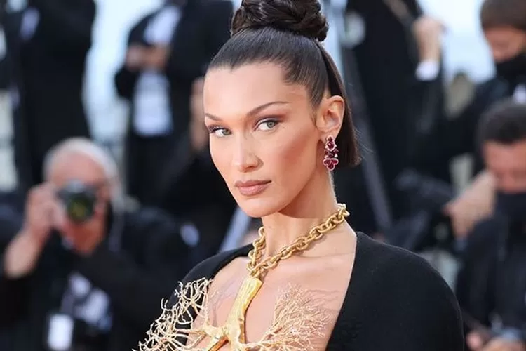 Sosok Bella Hadid yang Diduga Tolak Lamaran Pangeran Kaya Raya Qatar