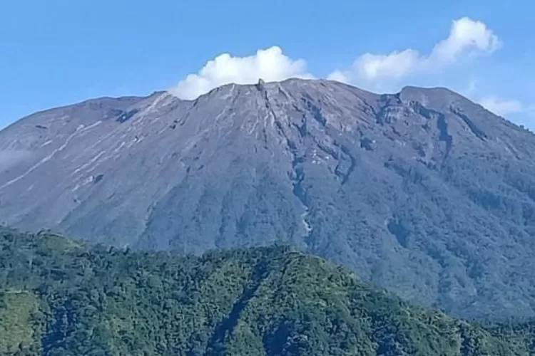 Misteri Di Puncak Tertinggi Pulau Dewata: Mitos Dan Kepercayaan Seputar ...