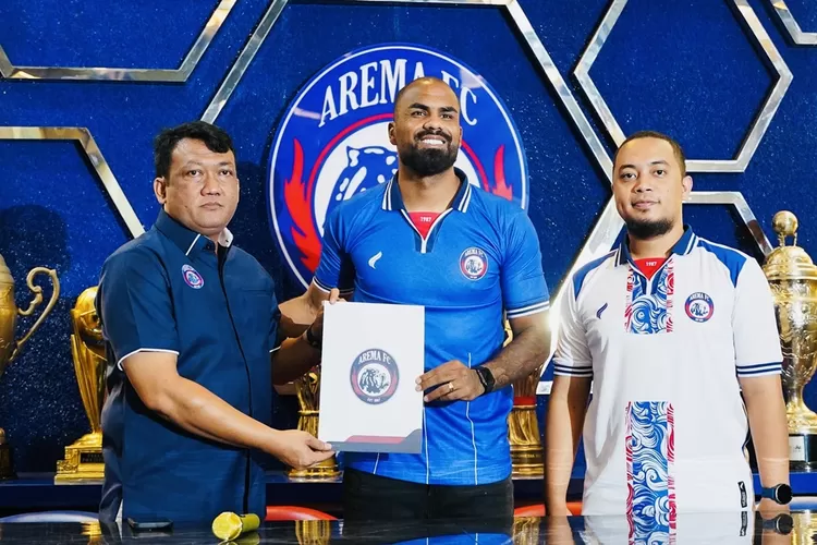 Arema FC Memperkenalkan Tiga Pemain Asing Baru Sekaligus - Akurat Jateng