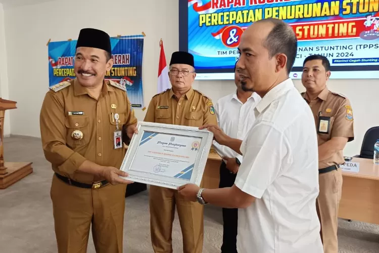 Percepat Penurunan Stunting Pj Bupati Kerinci Beri Ptpn Iv Regional Penghargaan Ini Jambi One