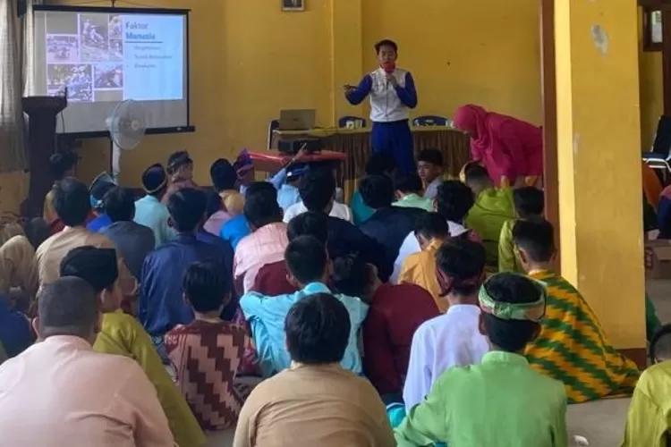 Menumbuhkan Budaya Sadar Keselamatan di Desa Papayan Melalui Pelatihan Keamanan dan Keselamatan