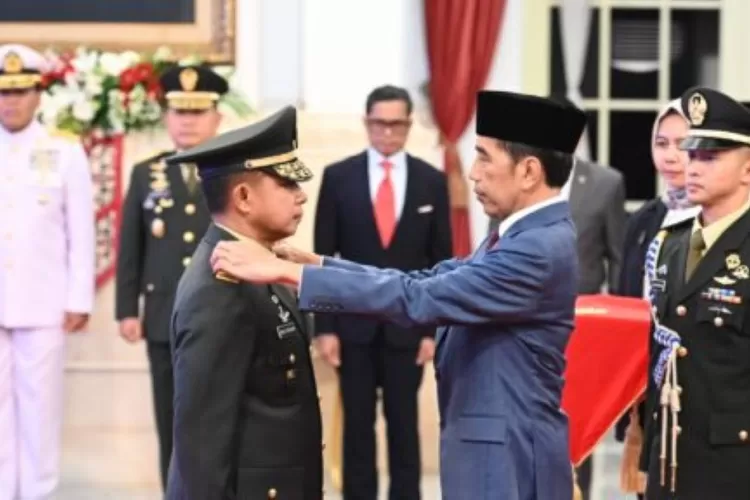 Presiden Jokowi Lantik Letjen TNI Agus Subiyanto Sebagai KASAD ...