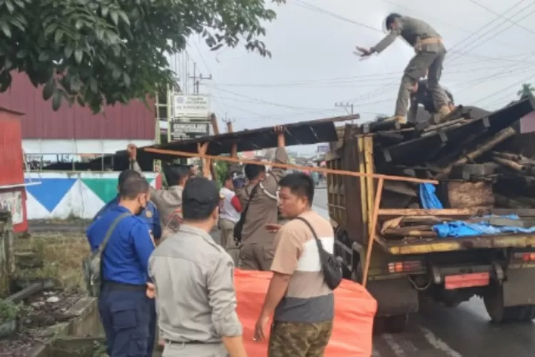 Tegas Satpol Pp Kepahiang Bongkar Paksa Lapak Pkl Berikut Ini