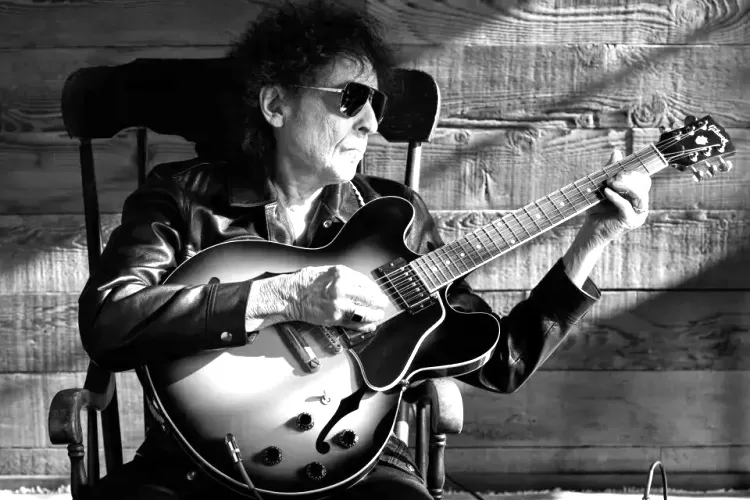 Bob Dylan Membuat Penampilan Kejutan Bareng The Heartbreakers di Farm