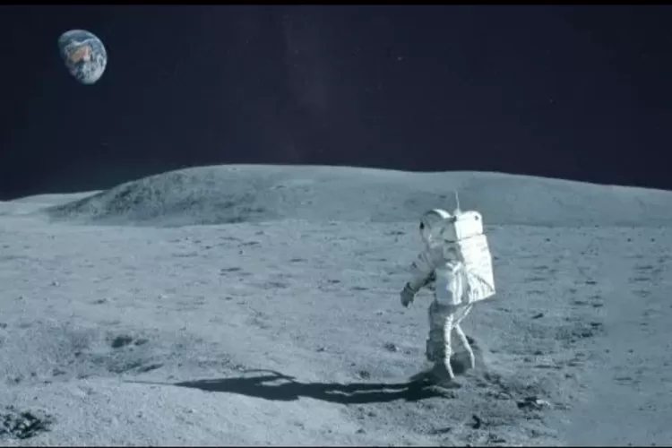 How Long Would It Take to Walk Around the Moon?