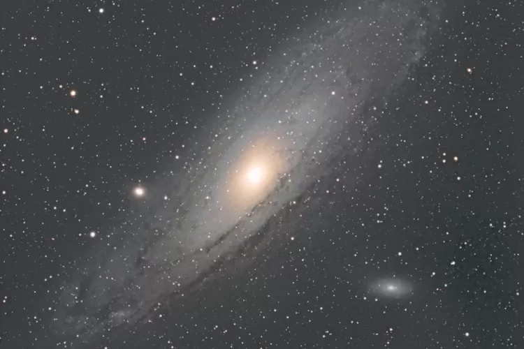 Bongkar Rahasia Galaksi Andromeda: 6 Fakta Menarik yang Mengguncang Dunia Astronomi