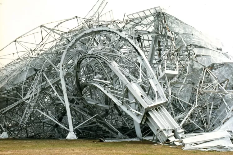 The Collapse and Rebirth of the Green Bank Telescope: A Historic Incident in Space Exploration