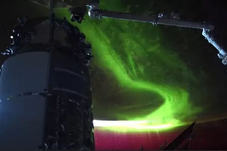 Stunning NASA Images of Green Aurora from Space Leave Northern Light Enthusiasts in Awe