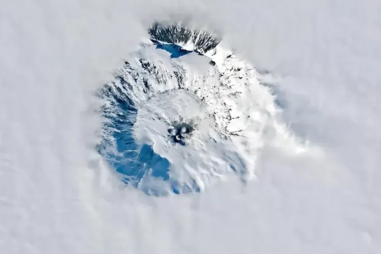 Gunung Berapi di Antartika Aktif, Apa Ancaman Letusannya?
