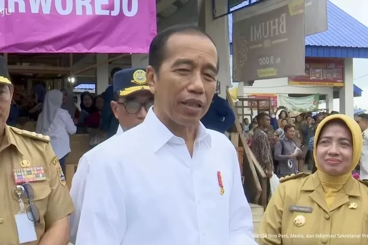 Bawaslu Diminta Periksa Presiden Jokowi Dan Ibu Negara Iriana Soal Pose ...