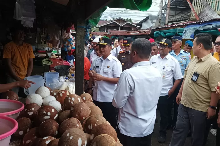 Jelang Nataru, Pemkot Sidak Pasar Dan Mini Market - Balpos