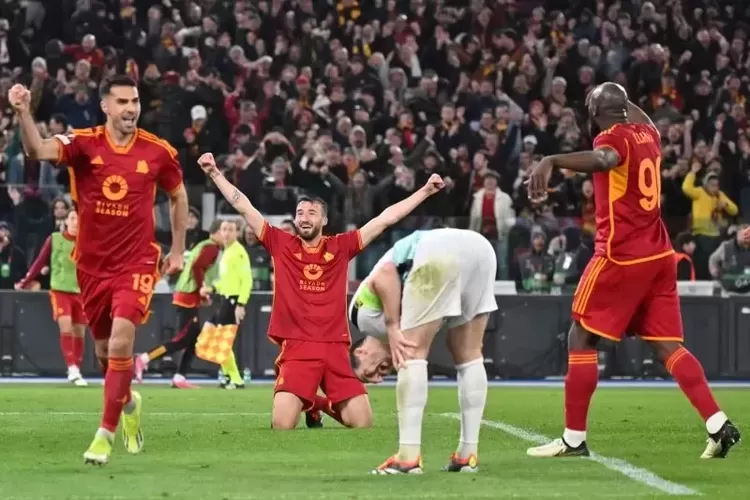 AS Roma Hancurkan Brighton 4-0, De Rossi Puas