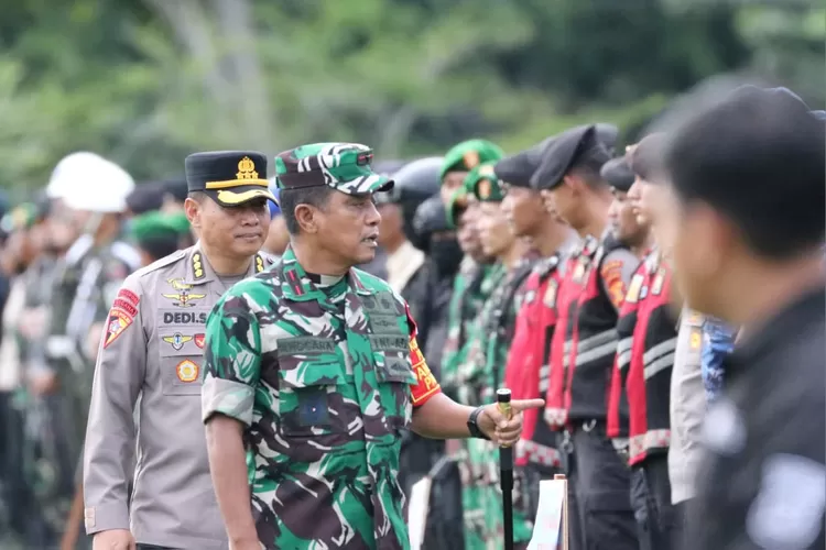 TNI-Polri dan Pemerintah Daerah Amankan Kunjungan Kerja Presiden RI di ...