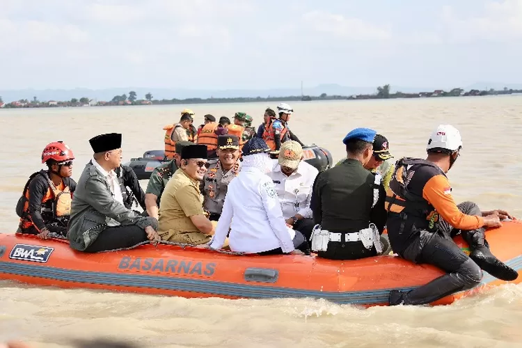 Pantau Kondisi Banjir Terkini Di Demak Bnpb Bersama Jajaran Polda Jateng Terjun Langsung Ke