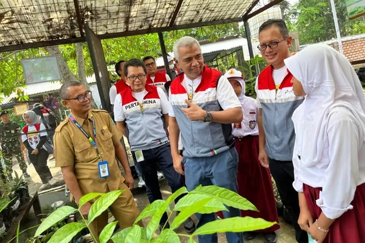 Dirut Pertamina Hulu Rokan Tinjau Program Sekolah Lestari Berbasis Teknologi Di Sdn Sukajaya