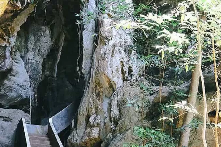 Goa Batu Cermin Labuan Bajo, Surga Tersembunyi yang Wajib Dikunjungi ...