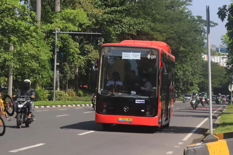 Bus Listrik DAMRI Mulai Beroperasi Di Surabaya, Cek Rute Dan Tarifnya ...