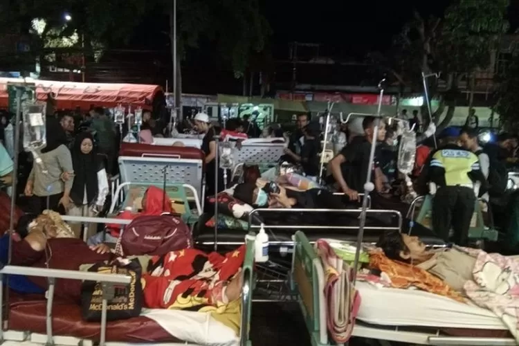 Akibat Guncangan Gempa Berkekuatan 4,8 M Saat Malam Tahun Baru, Ratusan ...