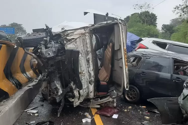 4 Fakta Baru Kecelakaan Beruntun di Tol Cipularang KM 92: Pengakuan Sopir  Truk hingga Temuan Kemenhub - Radar Lawu