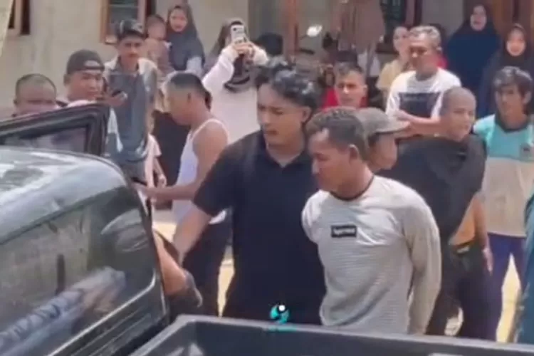 Baru Beli Emas Rp 48 Juta, Emak-emak di Pangkalan Kuras Dijambret, Dua  Pelaku Berhasil Ditangkap Warga - Riau Pos